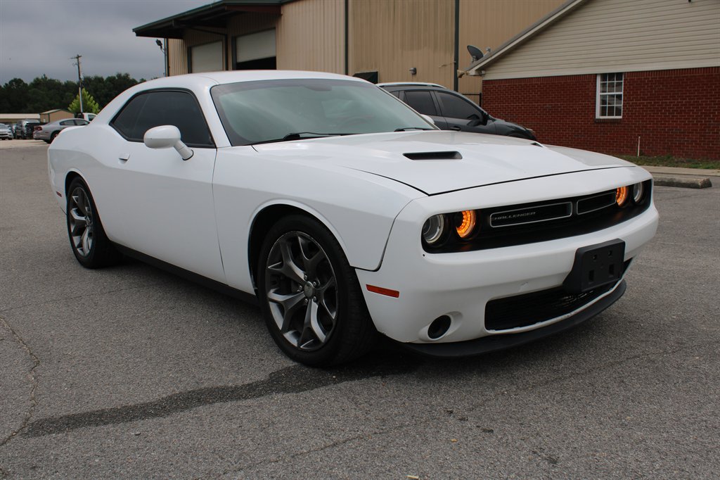 2016 Dodge Challenger SXT's photo