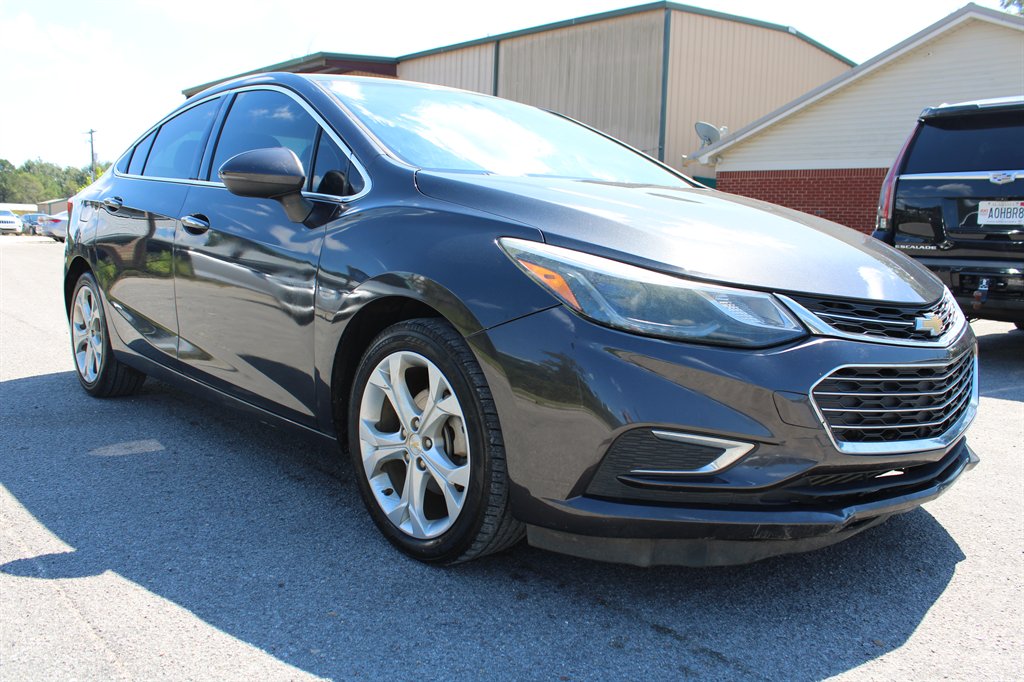 2017 Chevrolet Cruze Premier's photo
