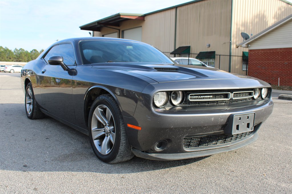 2016 Dodge Challenger SXT's photo
