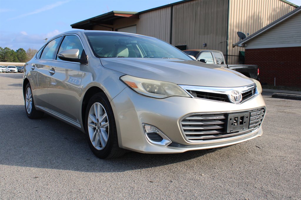 2013 Toyota Avalon XLE's photo